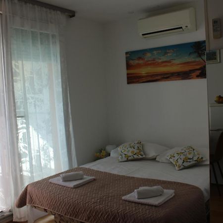 Studio Teuta - Private Parking Split Bagian luar foto