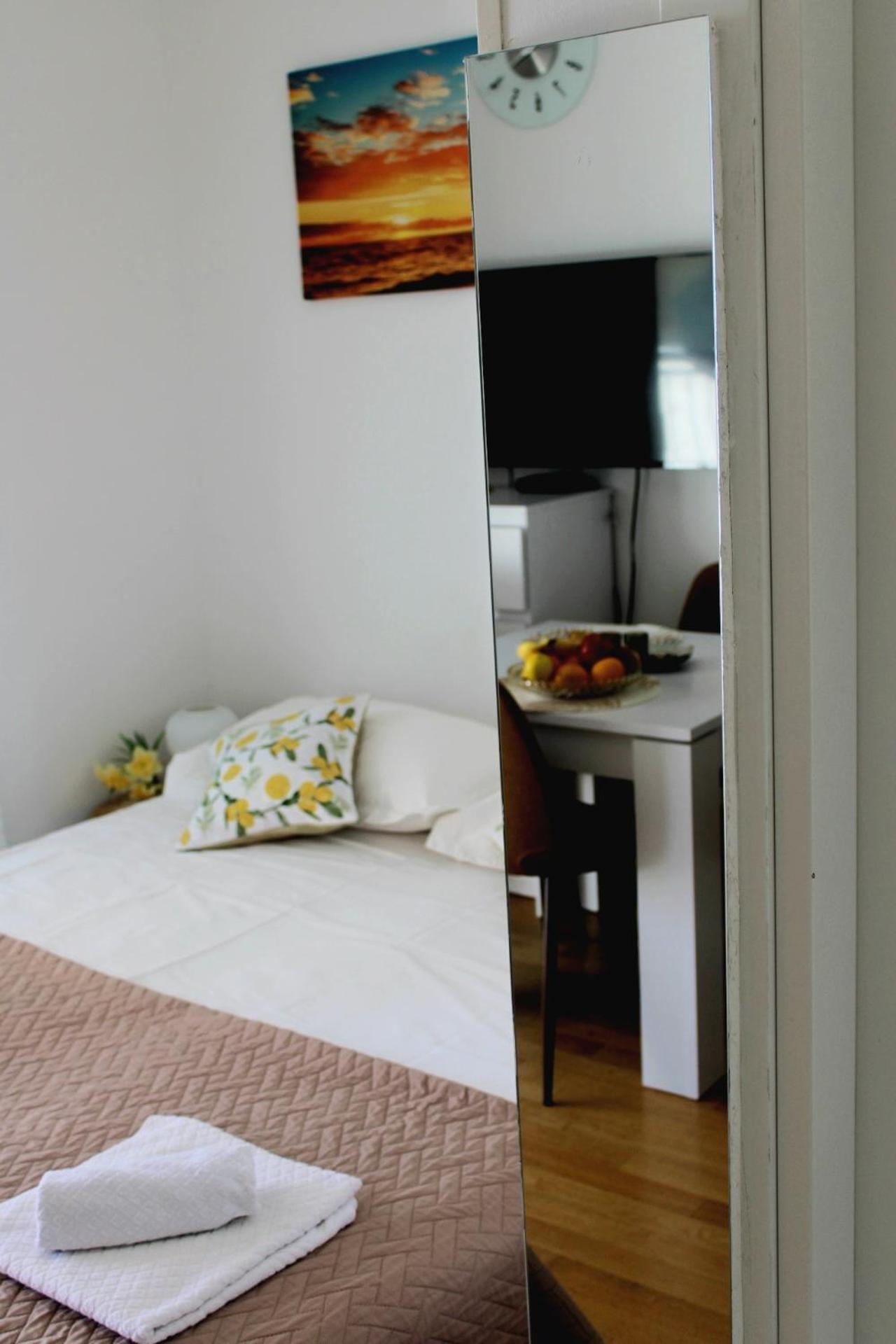 Studio Teuta - Private Parking Split Bagian luar foto